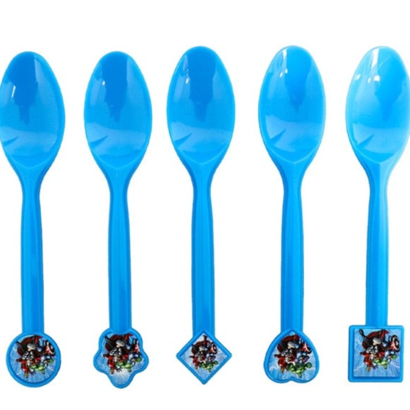 קישוטי יום הולדת גיבורי על