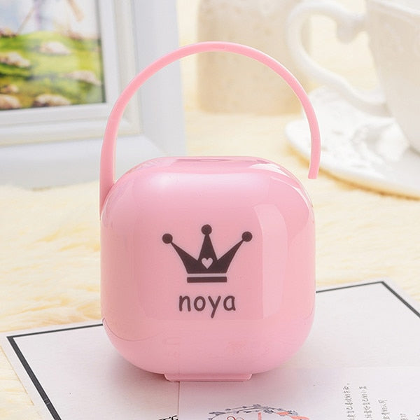 מוצץ וקופסה למוצץ- שם אישי